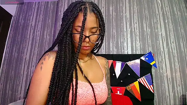 Snapshot of Elizabetth_Roman chatting on 06/16/26, 03:03 Elizabetth Roman online show from 06/16/26, 03:03
