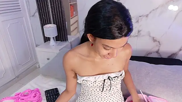 BellaHarpeer online show from 07/30/26, 07:35
