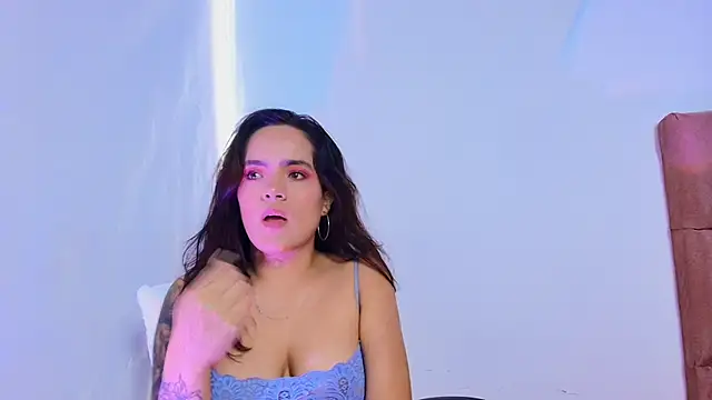 Snapshot of sara_santana__ chatting on 02/15/26, 12:14 sara santana online show from 02/15/26, 12:14