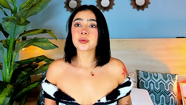 TaniaRedd  online show from 04/18/26, 04:44