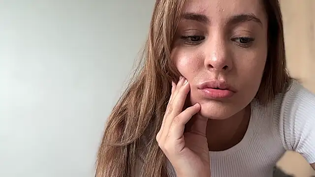 miaferrer777 online show from 04/19/26, 08:11