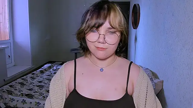 Snapshot of Lily-Violet chatting on 04/01/26, 01:41 Lily-Violet online show from 04/01/26, 01:41