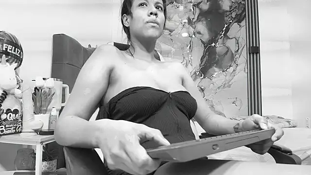 Valentina and sneider  online show from 03/17/26, 07:17