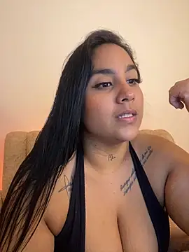 Snapshot of YenthCorona chatting on 06/05/26, 03:24 YenthCorona online show from 06/05/26, 03:24