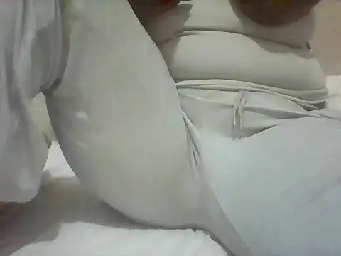 Snapshot of Thand03 chatting on 07/21/26, 10:17 Thand03 online show from 07/21/26, 10:17