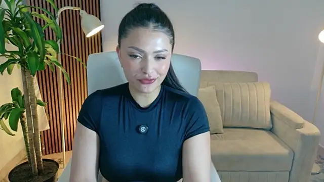 Snapshot of victoria___moon chatting on 04/29/26, 05:30 victoria moon online show from 04/29/26, 05:30