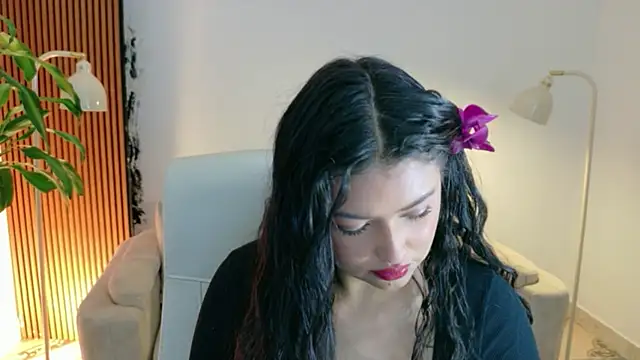 Snapshot of victoria___moon chatting on 06/22/26, 02:58 victoria moon online show from 06/22/26, 02:58