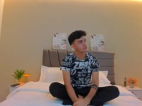 Feiccer Thomson1 online show from 12/05/25, 07:43