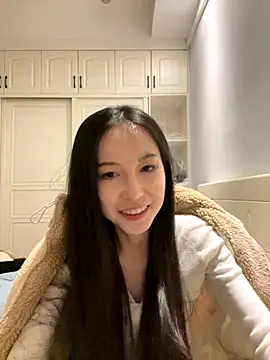 Snapshot of DD-52 chatting on 12/04/25, 10:24 DD-52 online show from 12/04/25, 10:24