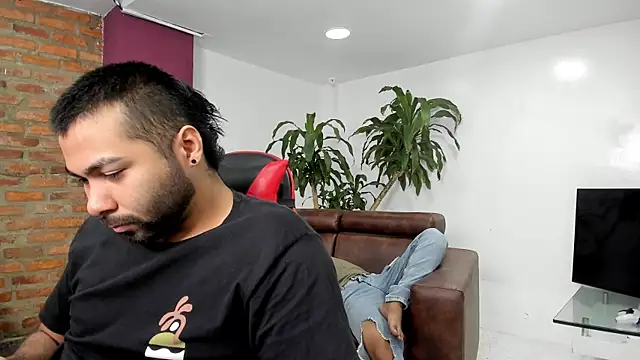 HotThreesoome online show from 01/14/26, 12:44