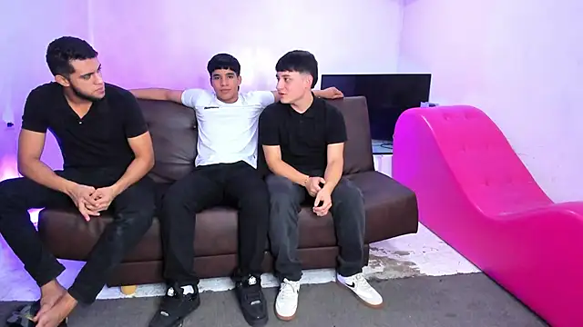 HotThreesoome online show from 02/25/26, 12:37