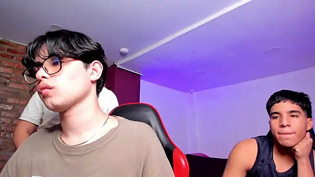 HotThreesoome online show from 02/27/26, 12:27