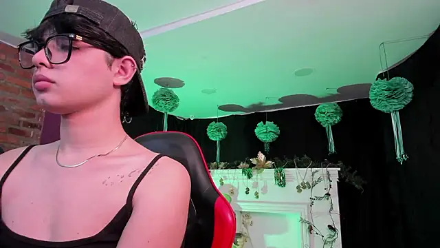 HotThreesoome online show from 03/19/26, 12:31