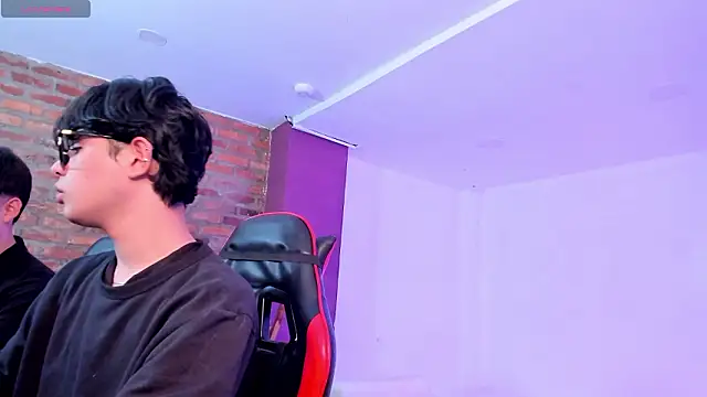 HotThreesoome online show from 03/27/26, 12:16