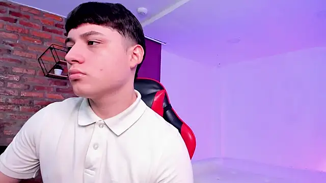 HotThreesoome online show from 03/31/26, 12:05