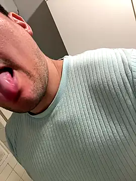 Snapshot of CharlyAlfa22 chatting on 12/21/25, 09:44 CharlyAlfa22 online show from 12/21/25, 09:44