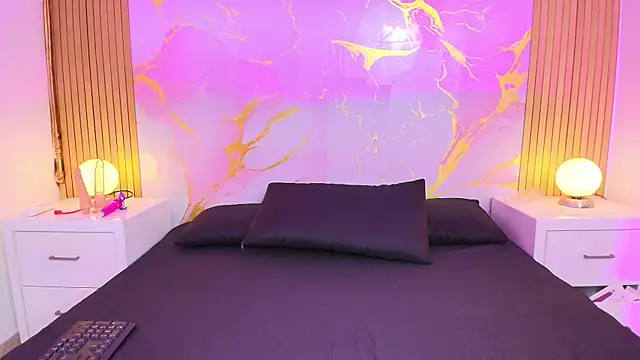 Snapshot of AprillRoss chatting on 01/14/26, 11:27 AprillRoss online show from 01/14/26, 11:27