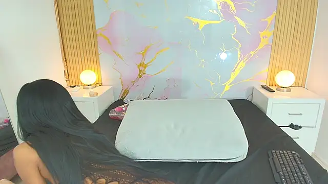 Snapshot of AprillRoss chatting on 02/18/26, 12:23 AprillRoss online show from 02/18/26, 12:23