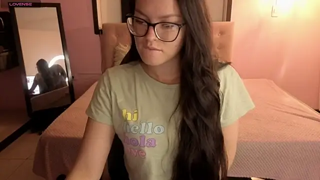 Snapshot of Sara_valderrama_ chatting on 05/02/26, 12:21 Sara valderrama online show from 05/02/26, 12:21