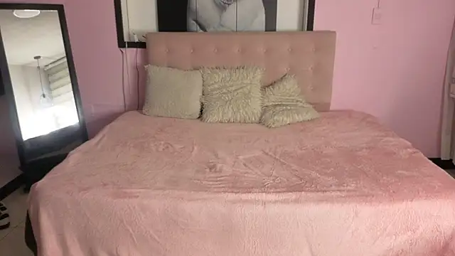 Snapshot of Sara_valderrama_ chatting on 07/11/26, 02:31 Sara valderrama online show from 07/11/26, 02:31