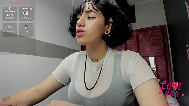 Kiara Fox   online show from 04/19/26, 08:46