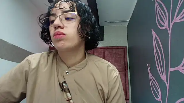 Kiara Fox   online show from 05/02/26, 09:31