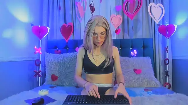 Lis Pearson online show from 02/04/26, 03:45