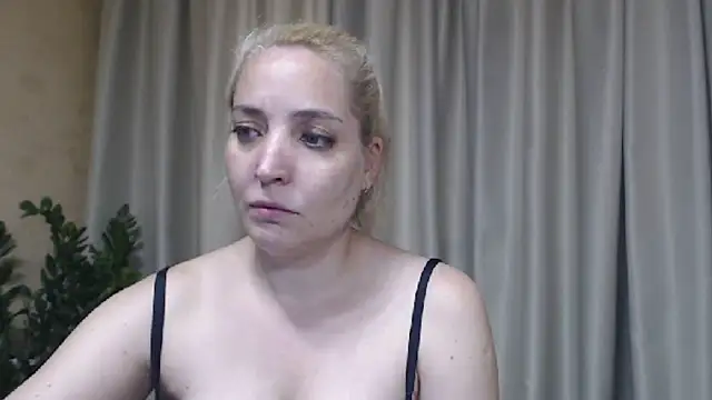 Snapshot of sweetpussy chatting on 07/04/26, 03:18 sweetpussy online show from 07/04/26, 03:18