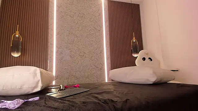 maye wells  online show from 03/05/26, 08:05