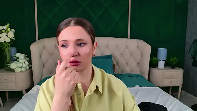 Lina Sinerz online show from 04/08/26, 08:42