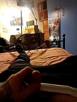 Snapshot of barbone15 chatting on 03/14/26, 04:18 barbone15 online show from 03/14/26, 04:18