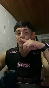 JhonCas44 online show from 12/17/25, 04:07