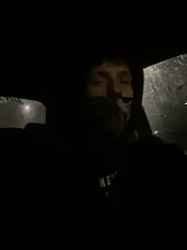 Snapshot of squty chatting on 12/20/25, 03:35 squty online show from 12/20/25, 03:35