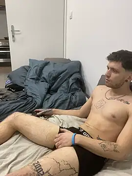 Snapshot of squty chatting on 01/18/26, 12:47 squty online show from 01/18/26, 12:47