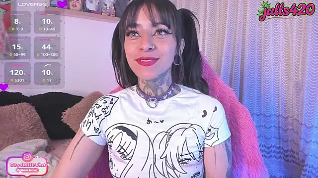 Snapshot of Julls420_ chatting on 05/16/26, 03:58 Julls420 online show from 05/16/26, 03:58