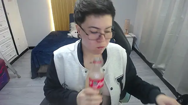 geminis xxx online show from 04/18/26, 04:16