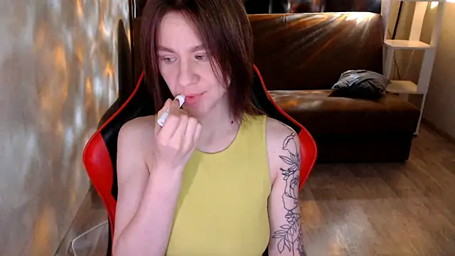 MiaBun1 online show from 12/17/25, 04:18