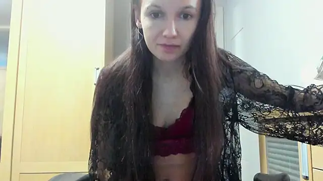 Snapshot of OliviaMuur chatting on 12/19/25, 05:03 OliviaMuur online show from 12/19/25, 05:03