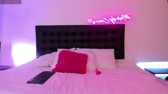 Melody evanss online show from 12/15/25, 12:20