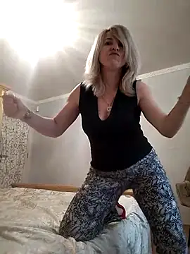 AhlyssaLove1155 online show from 04/20/26, 03:26