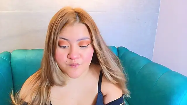 Sofia  Saenz online show from 12/17/25, 12:11