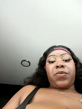 Snapshot of TriexiMars chatting on 02/21/26, 12:44 TriexiMars online show from 02/21/26, 12:44