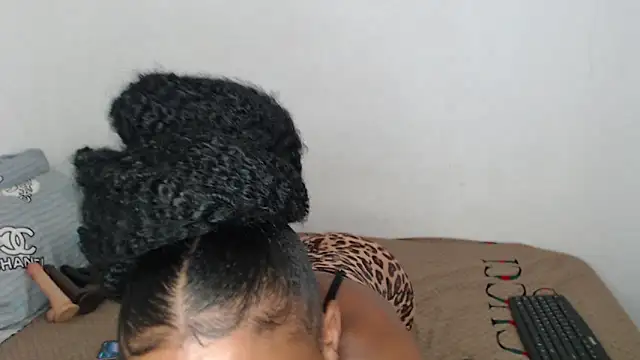 Belle2556 online show from 12/23/25, 07:28