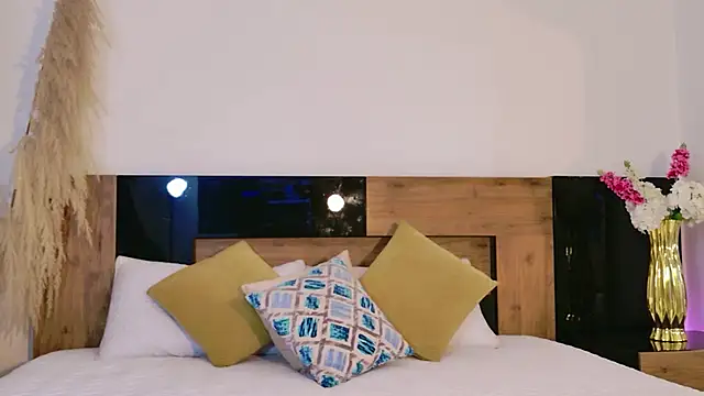 LucyHanks online show from 03/25/26, 11:16