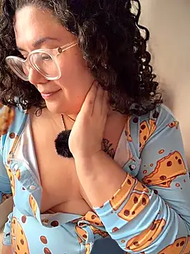 VanesssaMilf  online show from 05/15/26, 12:01