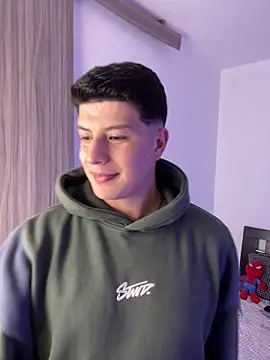 Snapshot of Goldenknight33 chatting on 12/16/25, 02:44 Goldenknight33 online show from 12/16/25, 02:44