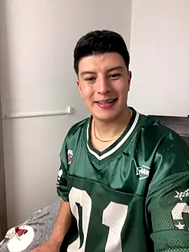 Snapshot of Goldenknight33 chatting on 12/18/25, 02:45 Goldenknight33 online show from 12/18/25, 02:45