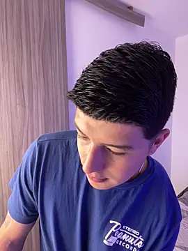 Snapshot of Goldenknight33 chatting on 12/20/25, 02:02 Goldenknight33 online show from 12/20/25, 02:02