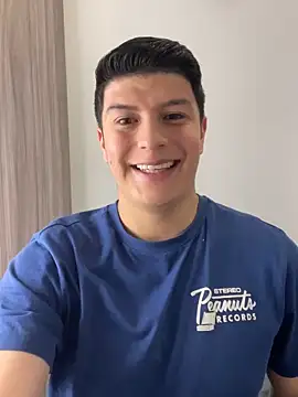 Snapshot of Goldenknight33 chatting on 02/07/26, 12:42 Goldenknight33 online show from 02/07/26, 12:42