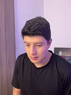 Snapshot of Goldenknight33 chatting on 02/11/26, 04:01 Goldenknight33 online show from 02/11/26, 04:01